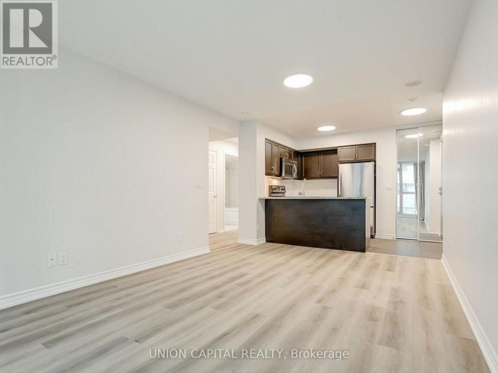 1007 - 19 Grand Trunk Crescent, Toronto, Ontario  M5J 3A3 - Photo 7 - C12687166