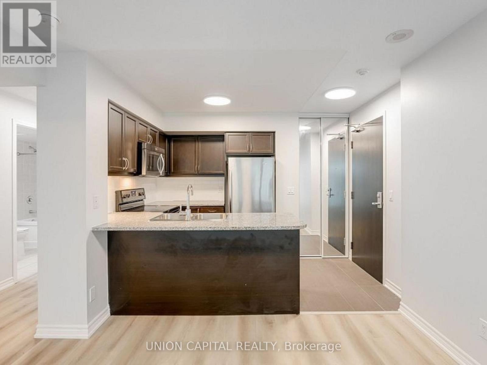 1007 - 19 Grand Trunk Crescent, Toronto, Ontario  M5J 3A3 - Photo 8 - C12687166