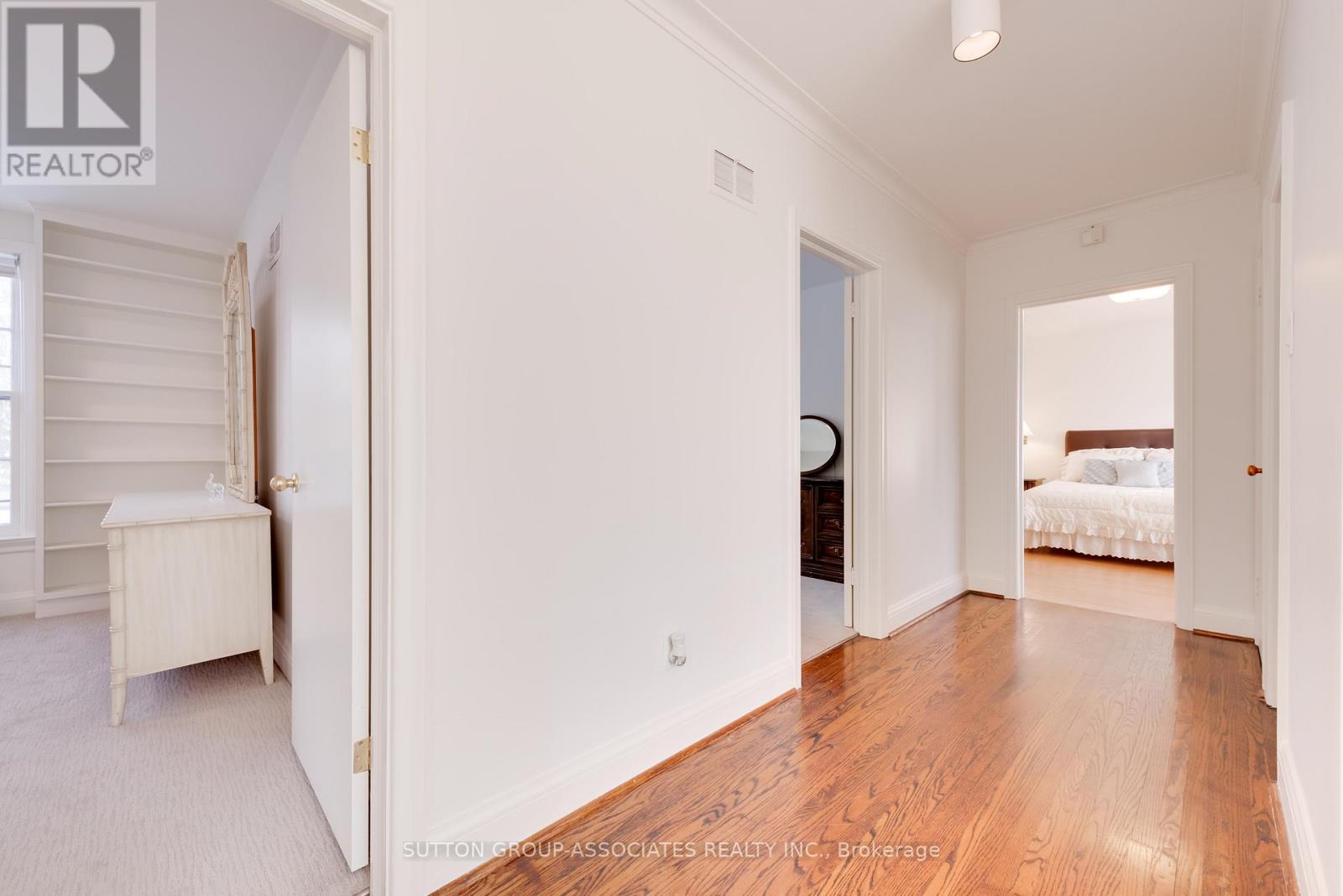 36 Shallmar Boulevard, Toronto, Ontario  M6C 2J9 - Photo 12 - C12687206