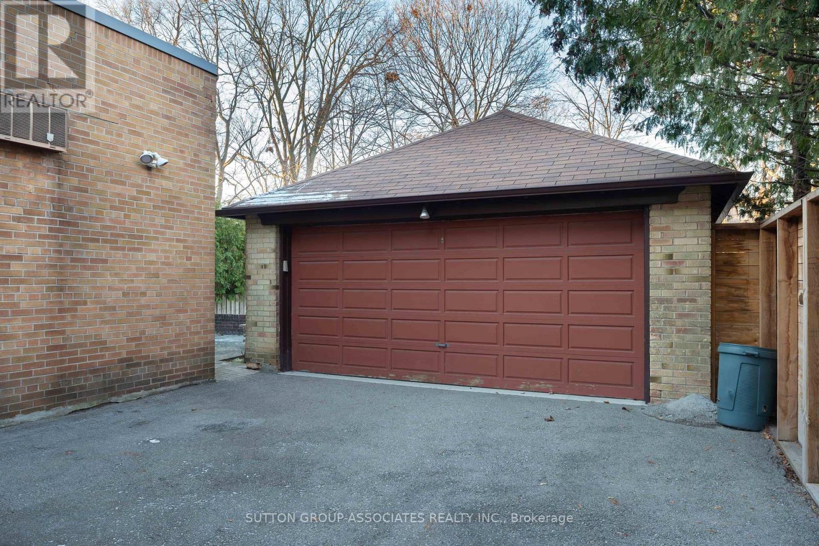 36 Shallmar Boulevard, Toronto, Ontario  M6C 2J9 - Photo 24 - C12687206