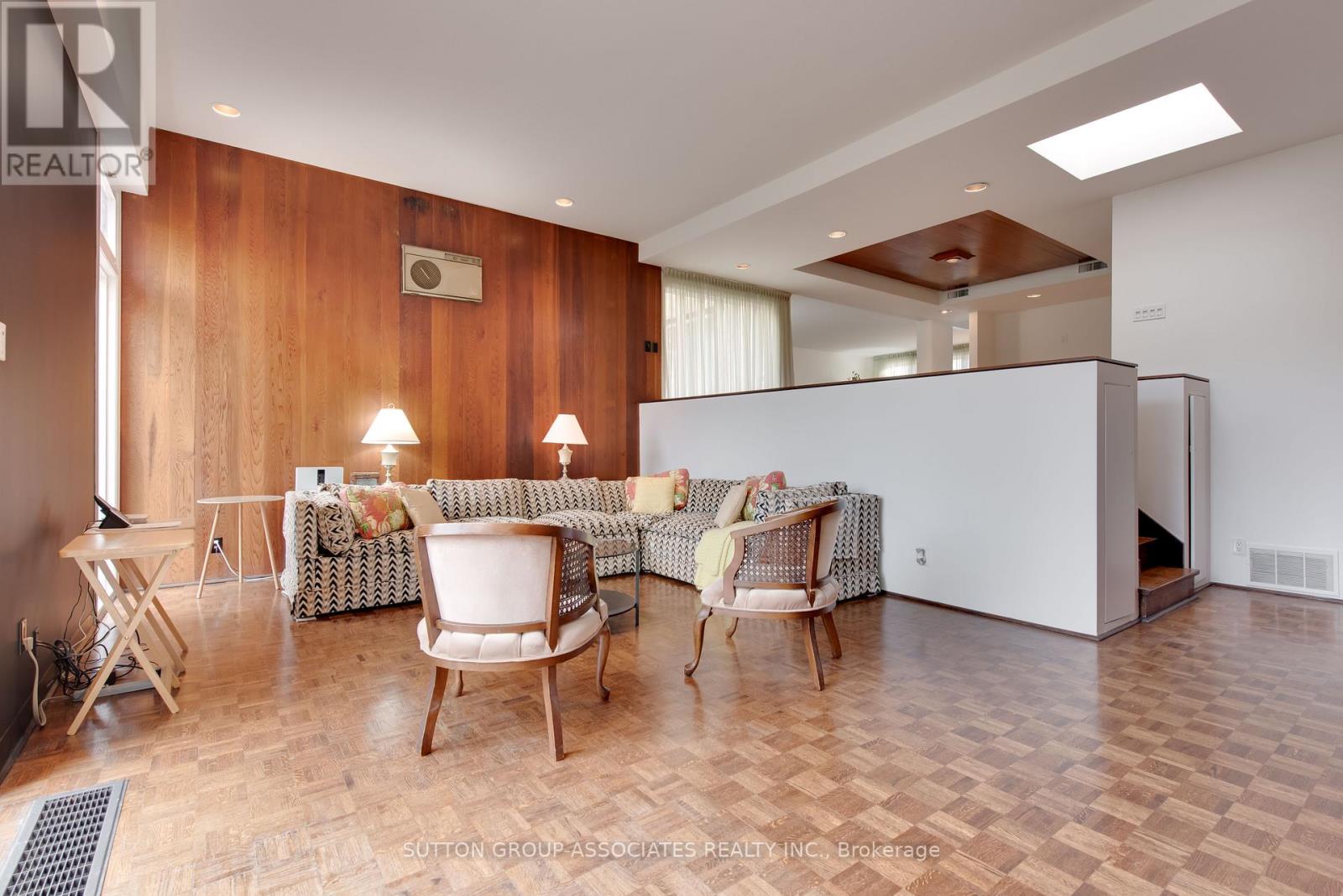 36 Shallmar Boulevard, Toronto, Ontario  M6C 2J9 - Photo 6 - C12687206