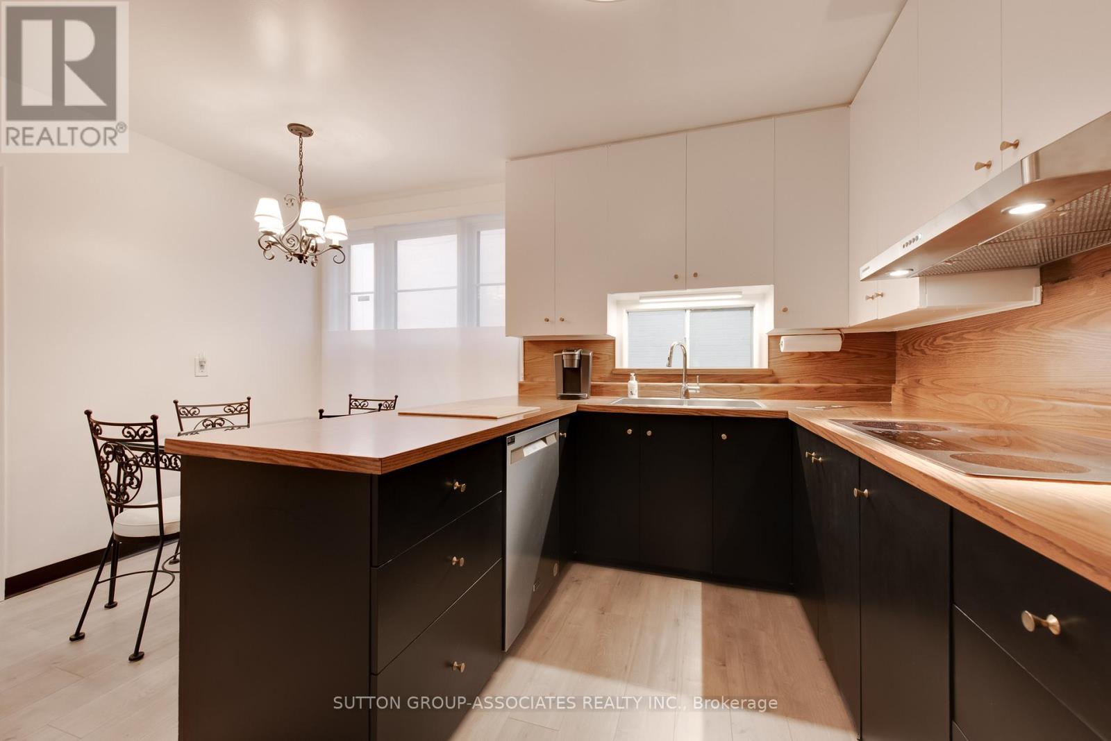 36 Shallmar Boulevard, Toronto, Ontario  M6C 2J9 - Photo 7 - C12687206