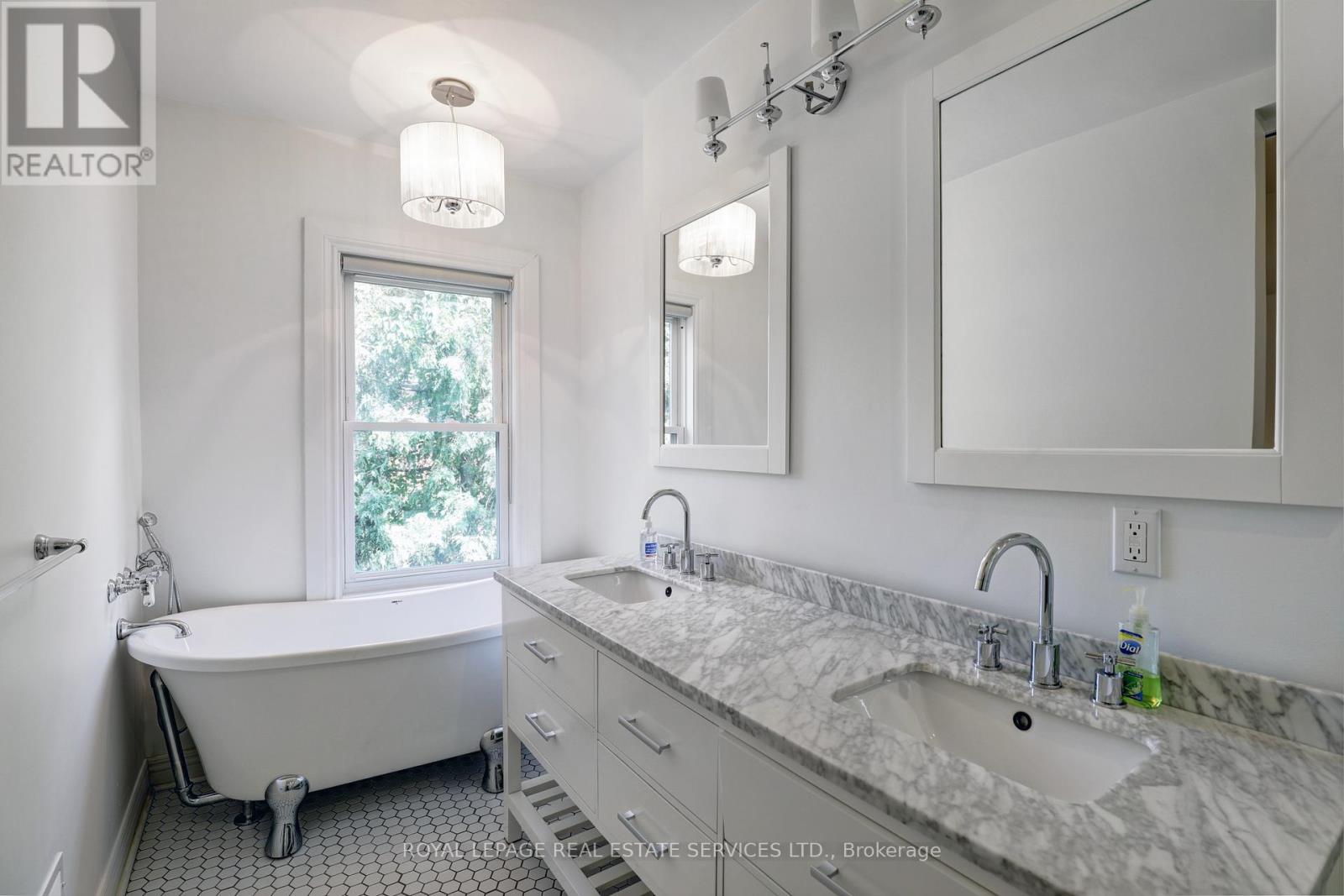 755 Euclid Avenue, Toronto, Ontario  M6G 2V3 - Photo 13 - C12687222