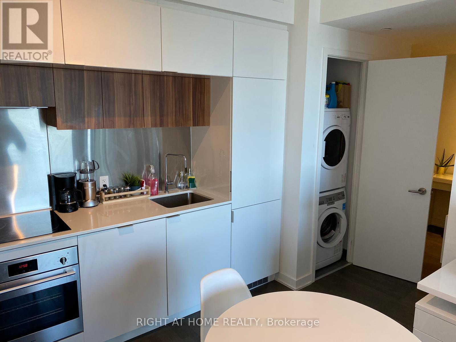 #3207 - 185 Roehampton Avenue, Toronto, Ontario  M4P 1R4 - Photo 5 - C12687258