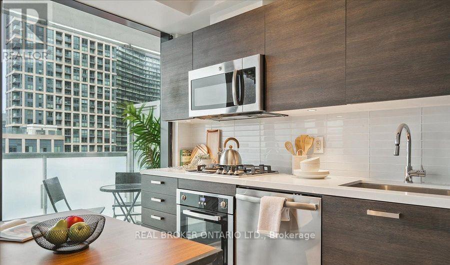 1704 - 11 Charlotte Street, Toronto, Ontario  M5V 2H5 - Photo 10 - C12687286