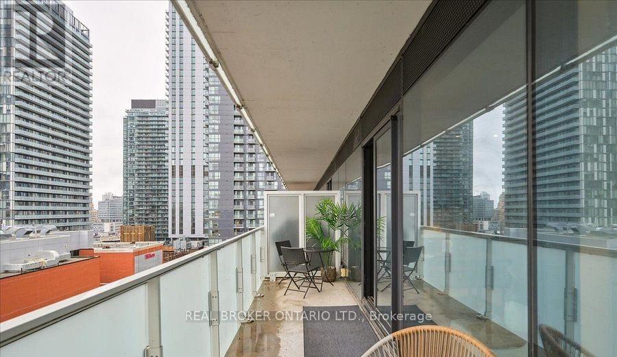 1704 - 11 Charlotte Street, Toronto, Ontario  M5V 2H5 - Photo 17 - C12687286