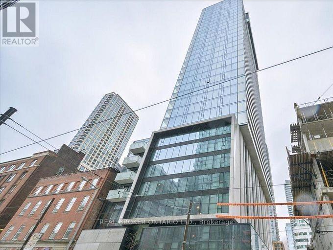 1704 - 11 Charlotte Street, Toronto, Ontario  M5V 2H5 - Photo 2 - C12687286