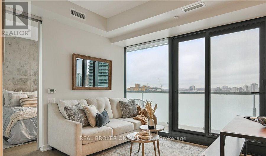 1704 - 11 Charlotte Street, Toronto, Ontario  M5V 2H5 - Photo 6 - C12687286