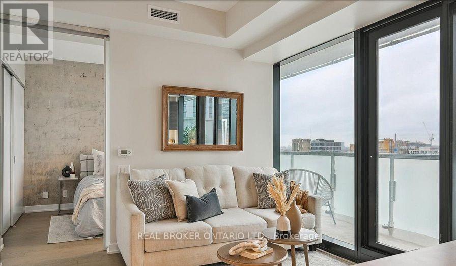 1704 - 11 Charlotte Street, Toronto, Ontario  M5V 2H5 - Photo 7 - C12687286