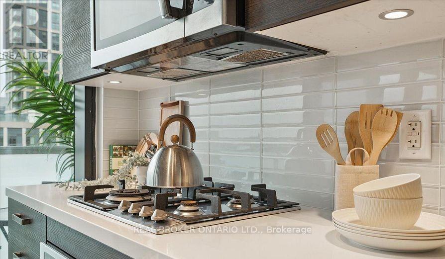 1704 - 11 Charlotte Street, Toronto, Ontario  M5V 2H5 - Photo 9 - C12687286