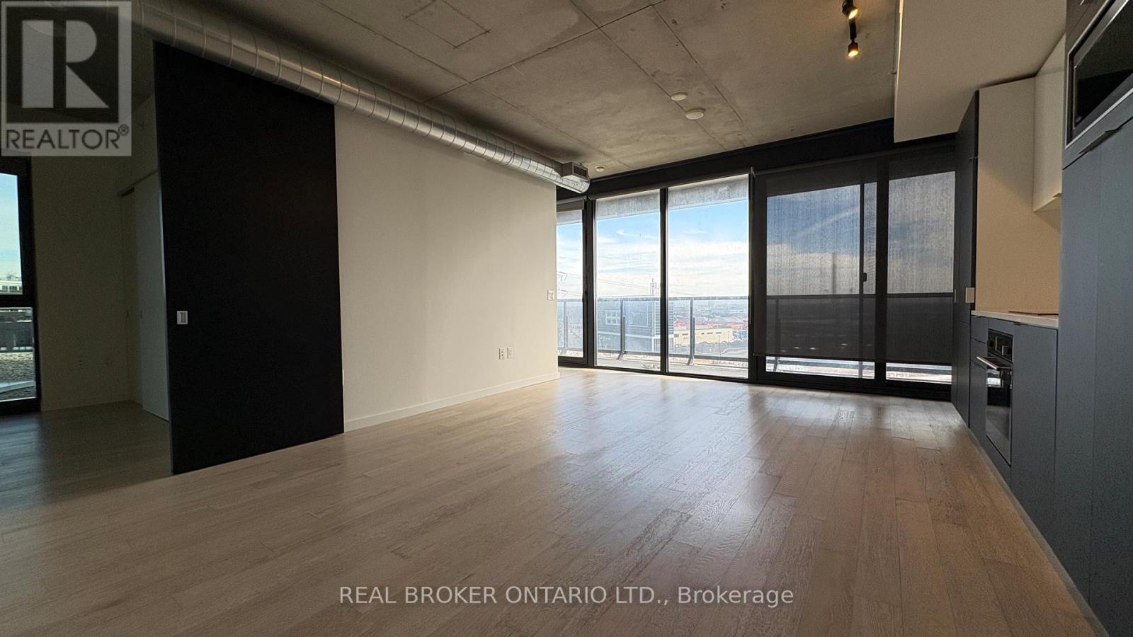 817 - 170 Bayview Avenue, Toronto, Ontario  M5A 0M4 - Photo 1 - C12687290