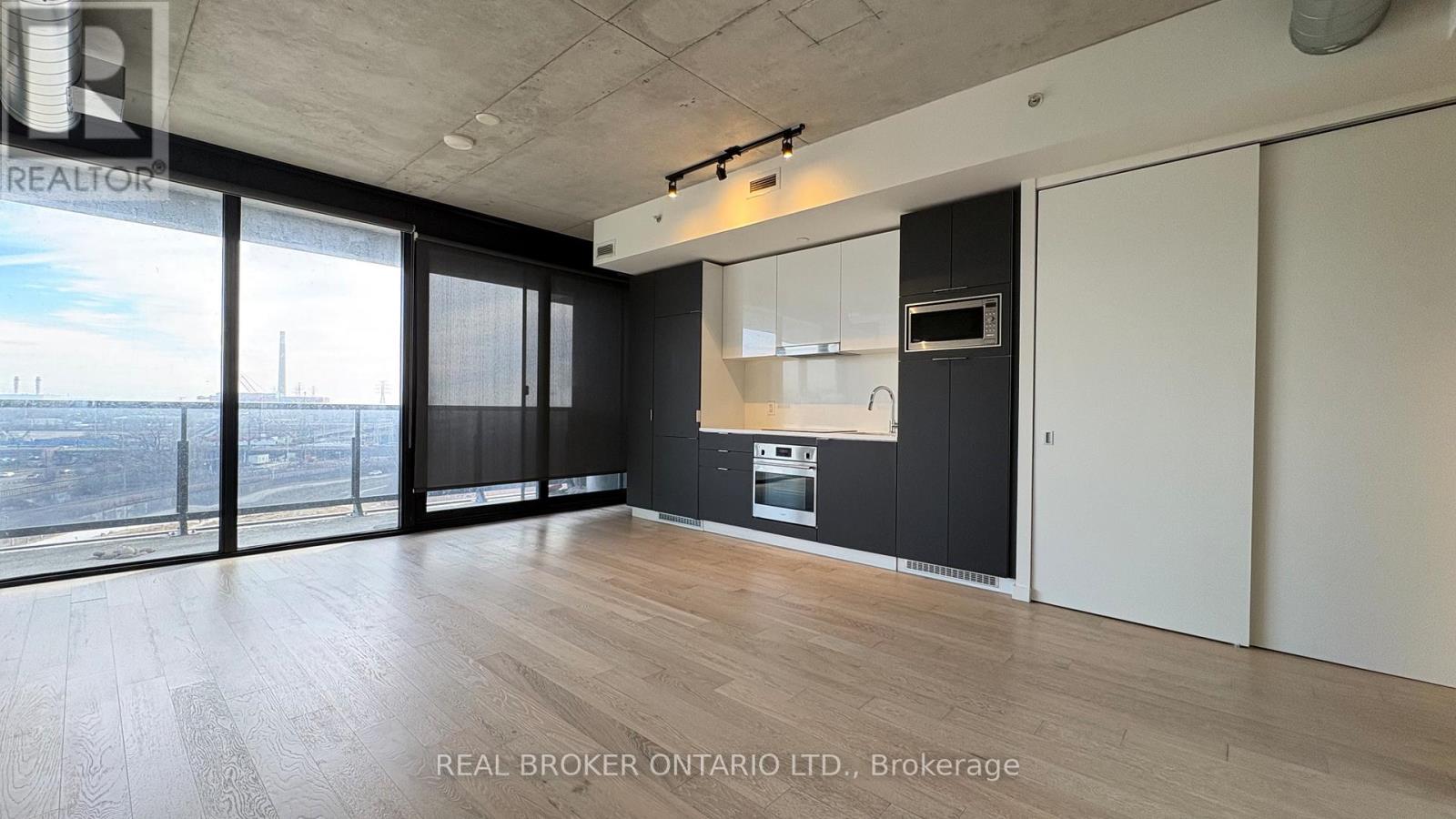 817 - 170 Bayview Avenue, Toronto, Ontario  M5A 0M4 - Photo 2 - C12687290