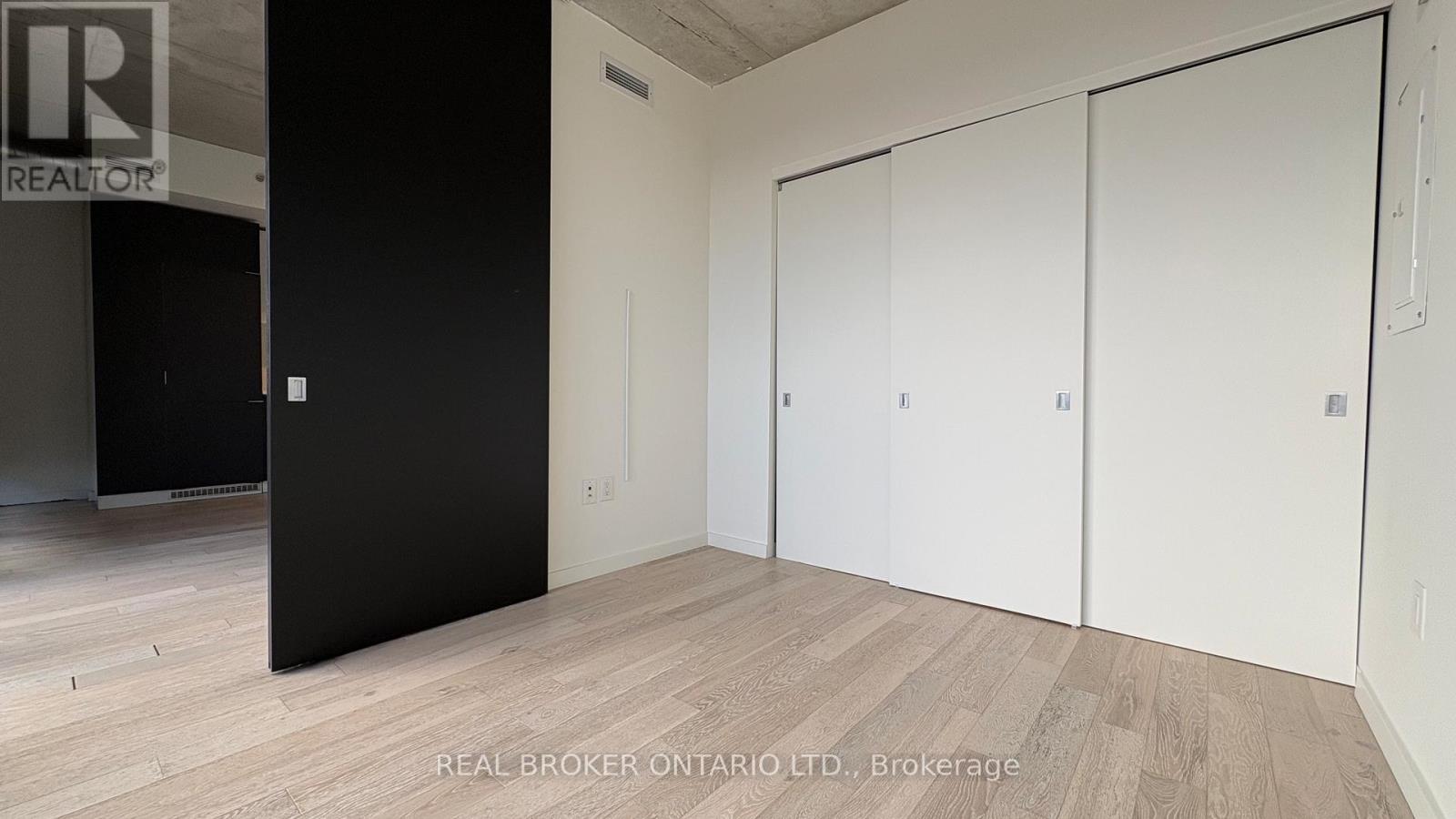 817 - 170 Bayview Avenue, Toronto, Ontario  M5A 0M4 - Photo 9 - C12687290