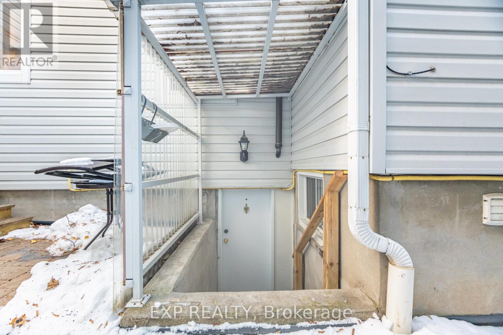 B - 402 Woodfield Road, Toronto, Ontario  M4L 2X1 - Photo 4 - E12687030