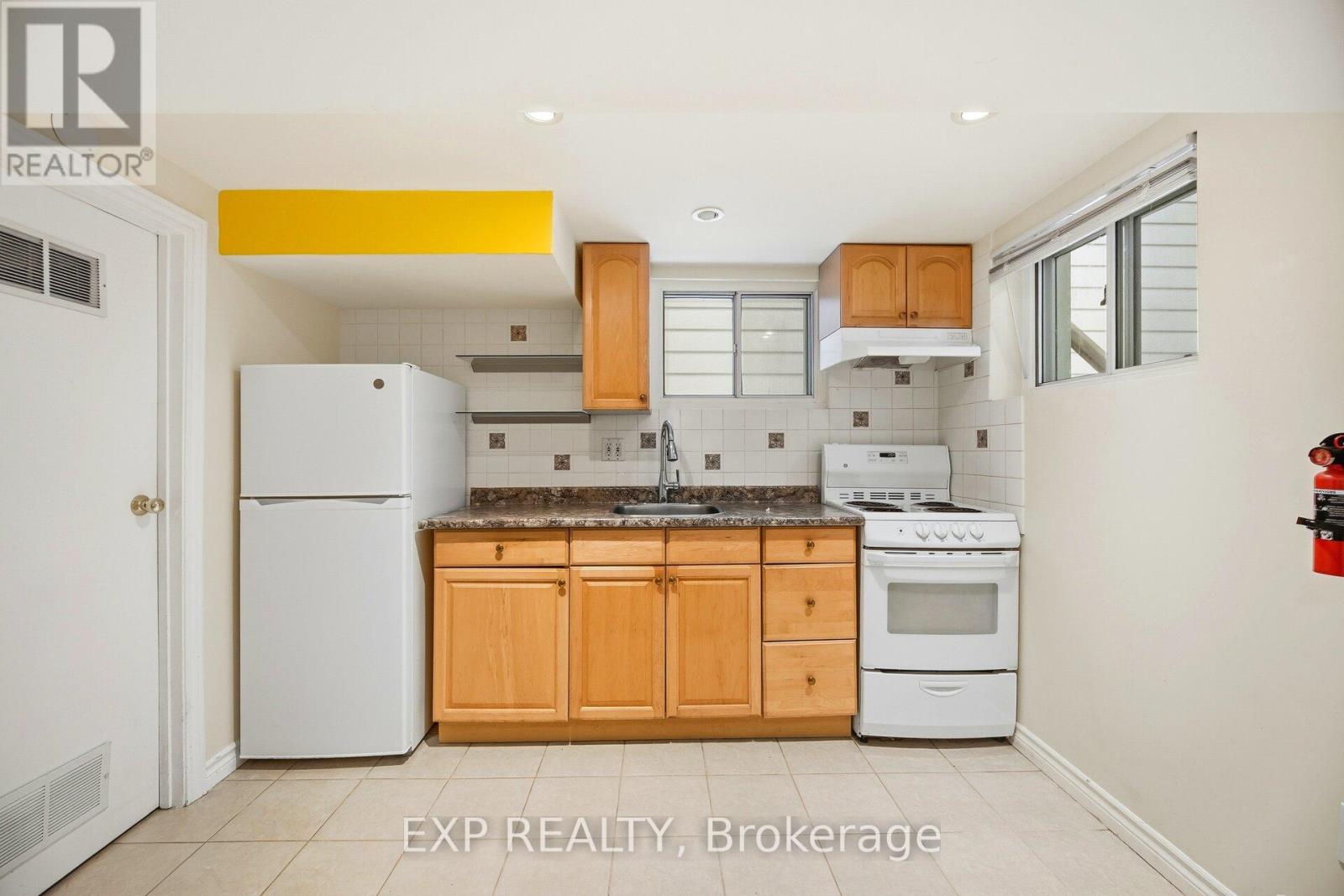 B - 402 Woodfield Road, Toronto, Ontario  M4L 2X1 - Photo 8 - E12687030