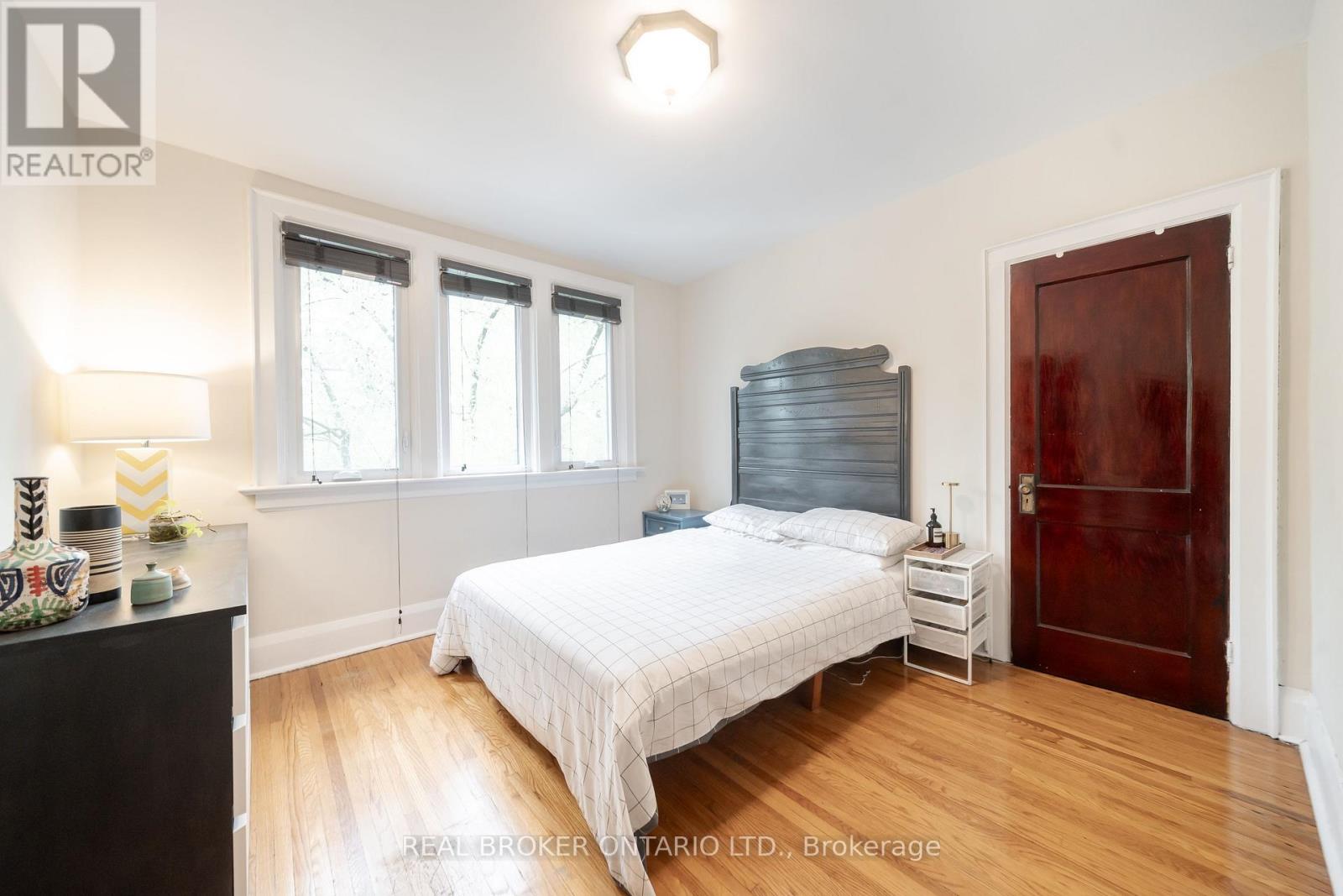 110 Westlake Avenue, Toronto, Ontario  M4C 4R4 - Photo 16 - E12687278