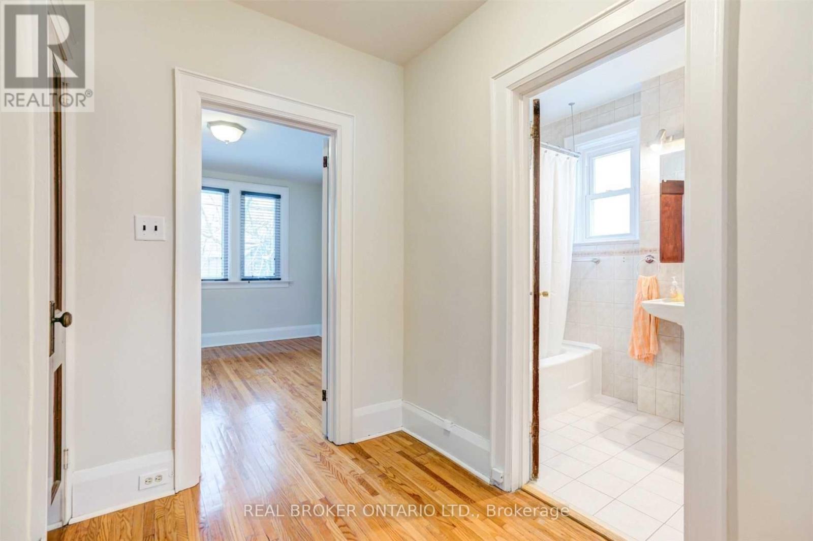 110 Westlake Avenue, Toronto, Ontario  M4C 4R4 - Photo 22 - E12687278