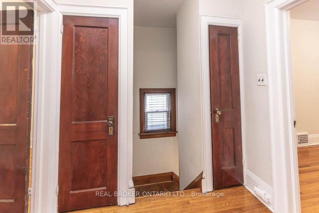 110 Westlake Avenue, Toronto, Ontario  M4C 4R4 - Photo 24 - E12687278