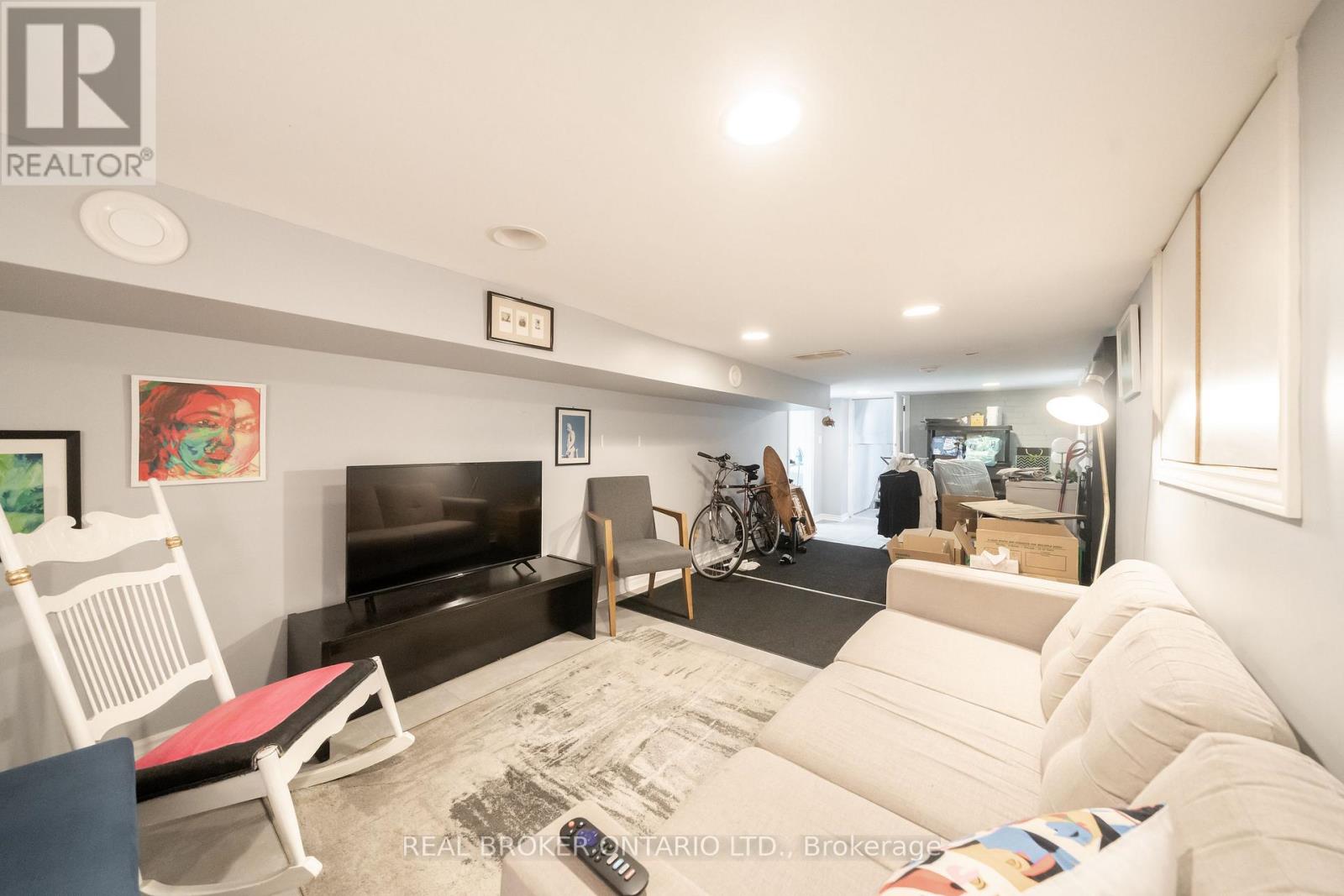 110 Westlake Avenue, Toronto, Ontario  M4C 4R4 - Photo 28 - E12687278