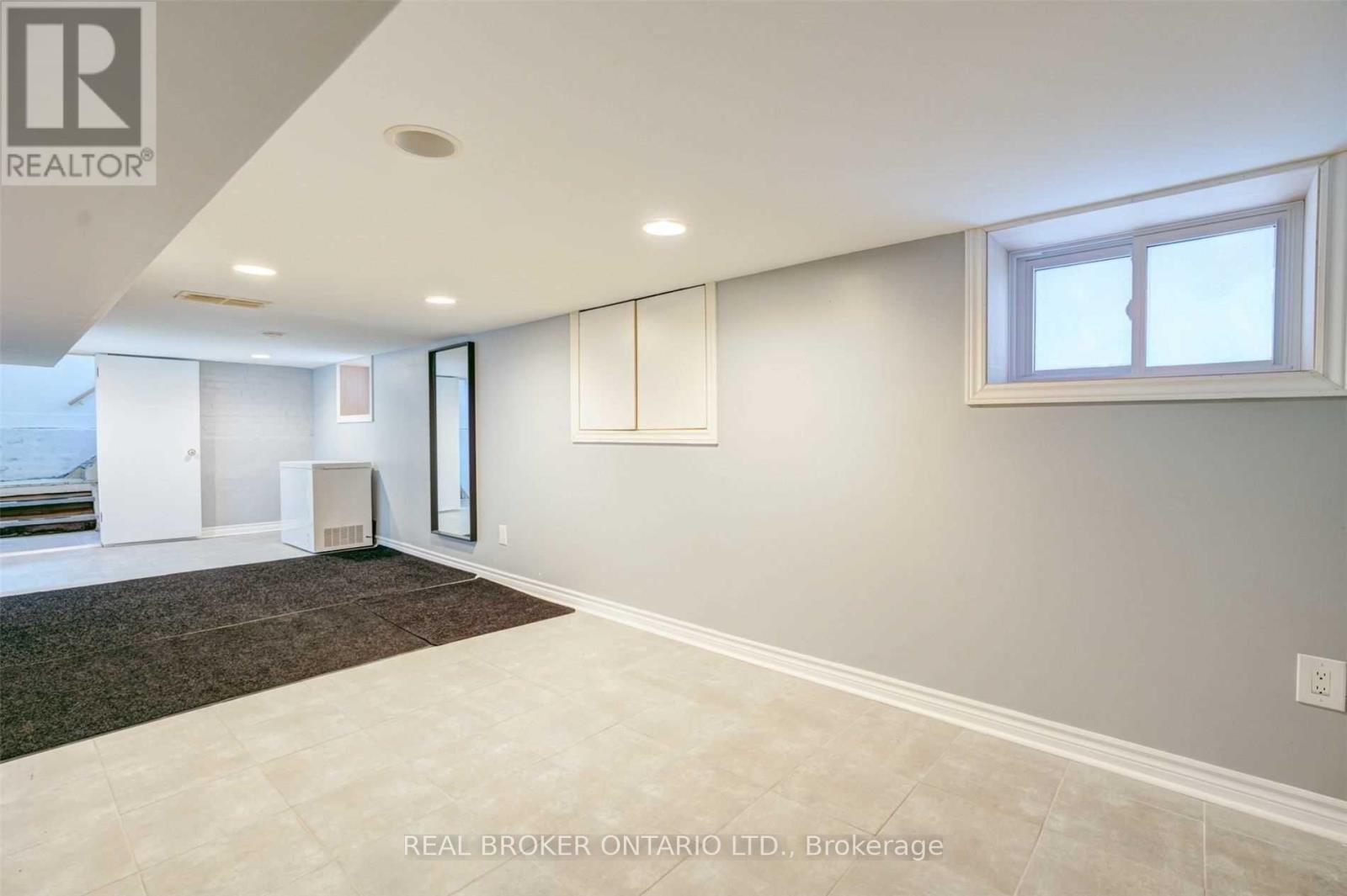 110 Westlake Avenue, Toronto, Ontario  M4C 4R4 - Photo 29 - E12687278