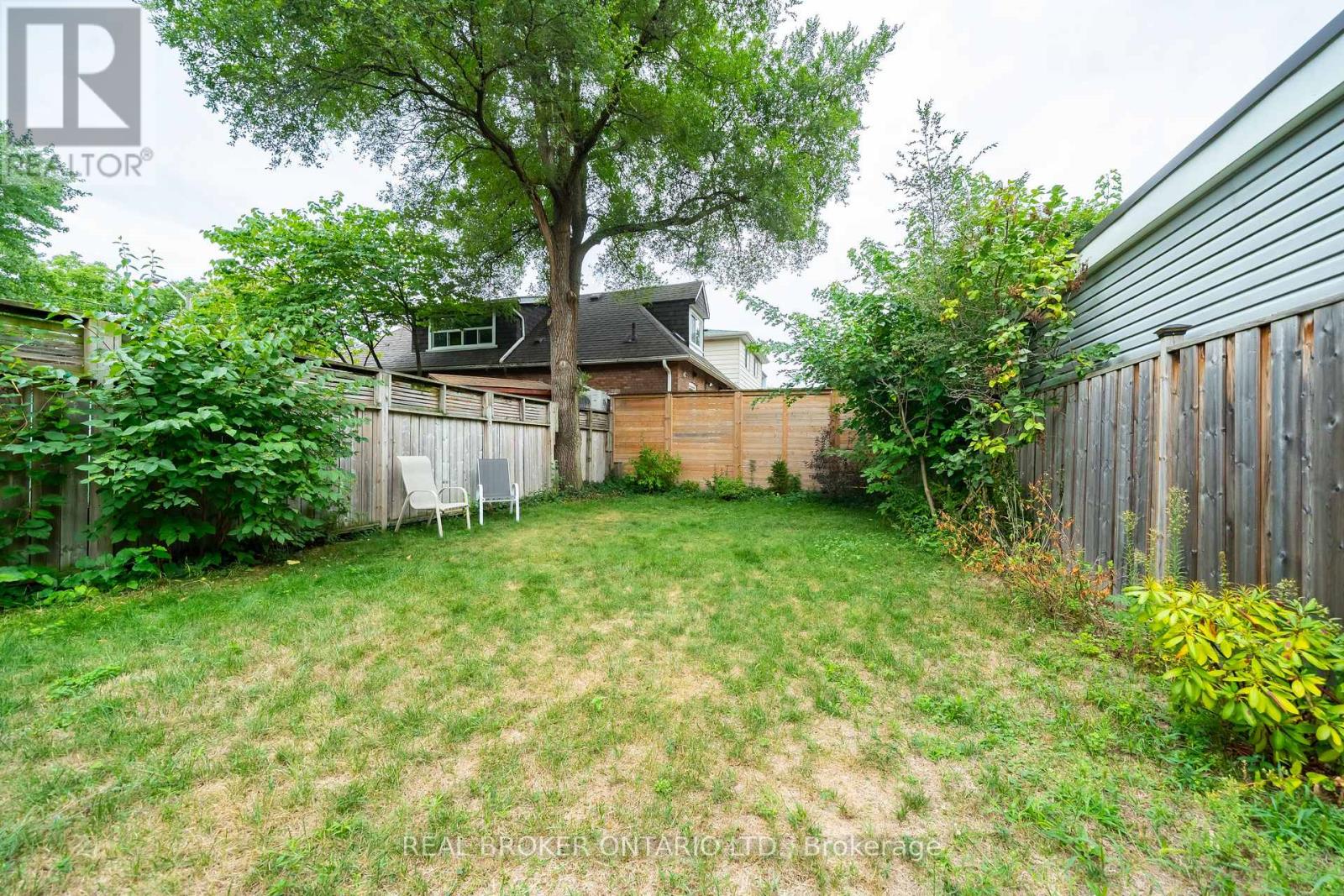 110 Westlake Avenue, Toronto, Ontario  M4C 4R4 - Photo 34 - E12687278