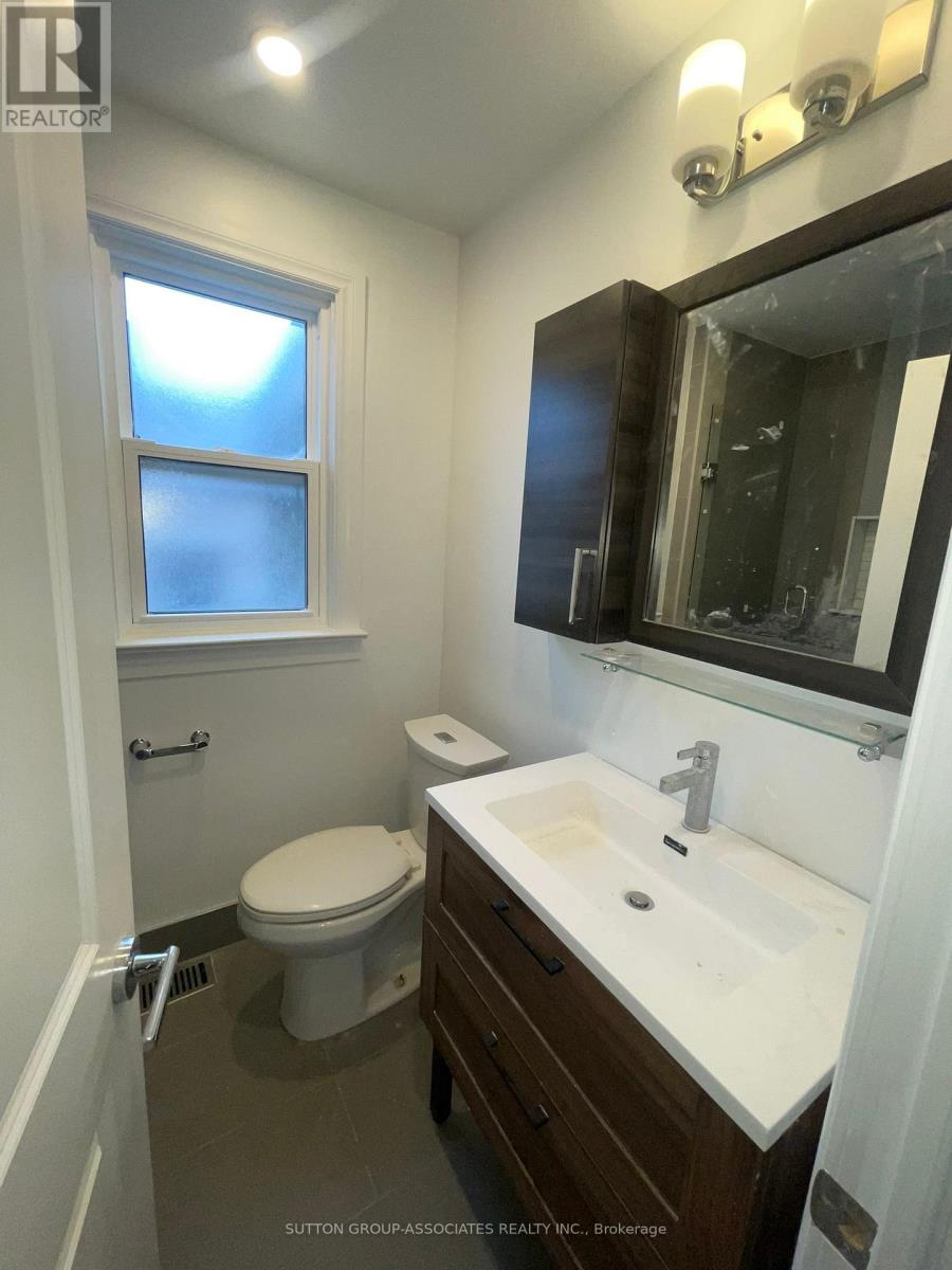 121 Yardley Avenue, Toronto, Ontario  M4B 2B3 - Photo 12 - E12687280