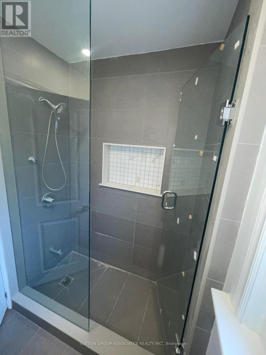 121 Yardley Avenue, Toronto, Ontario  M4B 2B3 - Photo 13 - E12687280