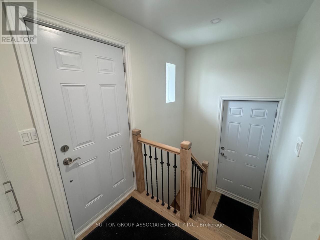 121 Yardley Avenue, Toronto, Ontario  M4B 2B3 - Photo 2 - E12687280