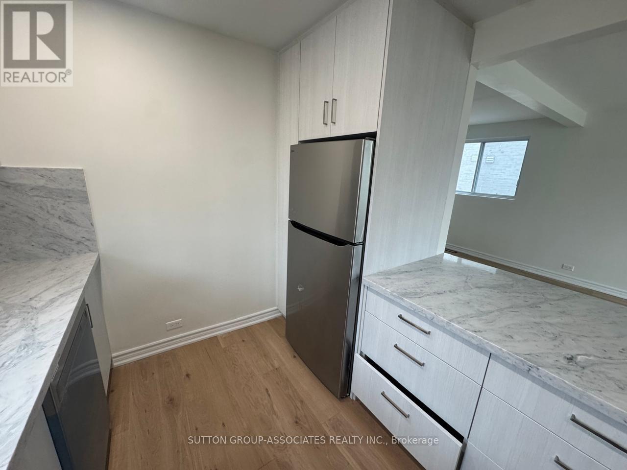 121 Yardley Avenue, Toronto, Ontario  M4B 2B3 - Photo 4 - E12687280