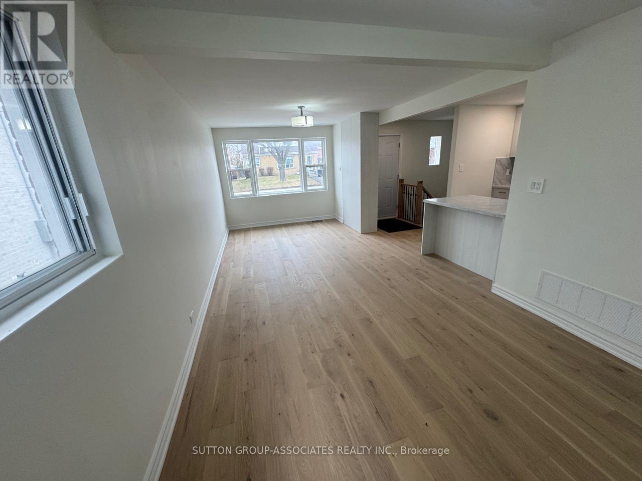 121 Yardley Avenue, Toronto, Ontario  M4B 2B3 - Photo 8 - E12687280