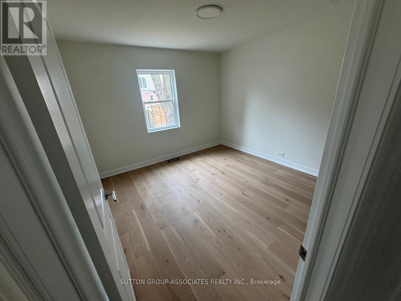 121 Yardley Avenue, Toronto, Ontario  M4B 2B3 - Photo 9 - E12687280