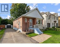 121 YARDLEY AVENUE, Toronto, Ontario