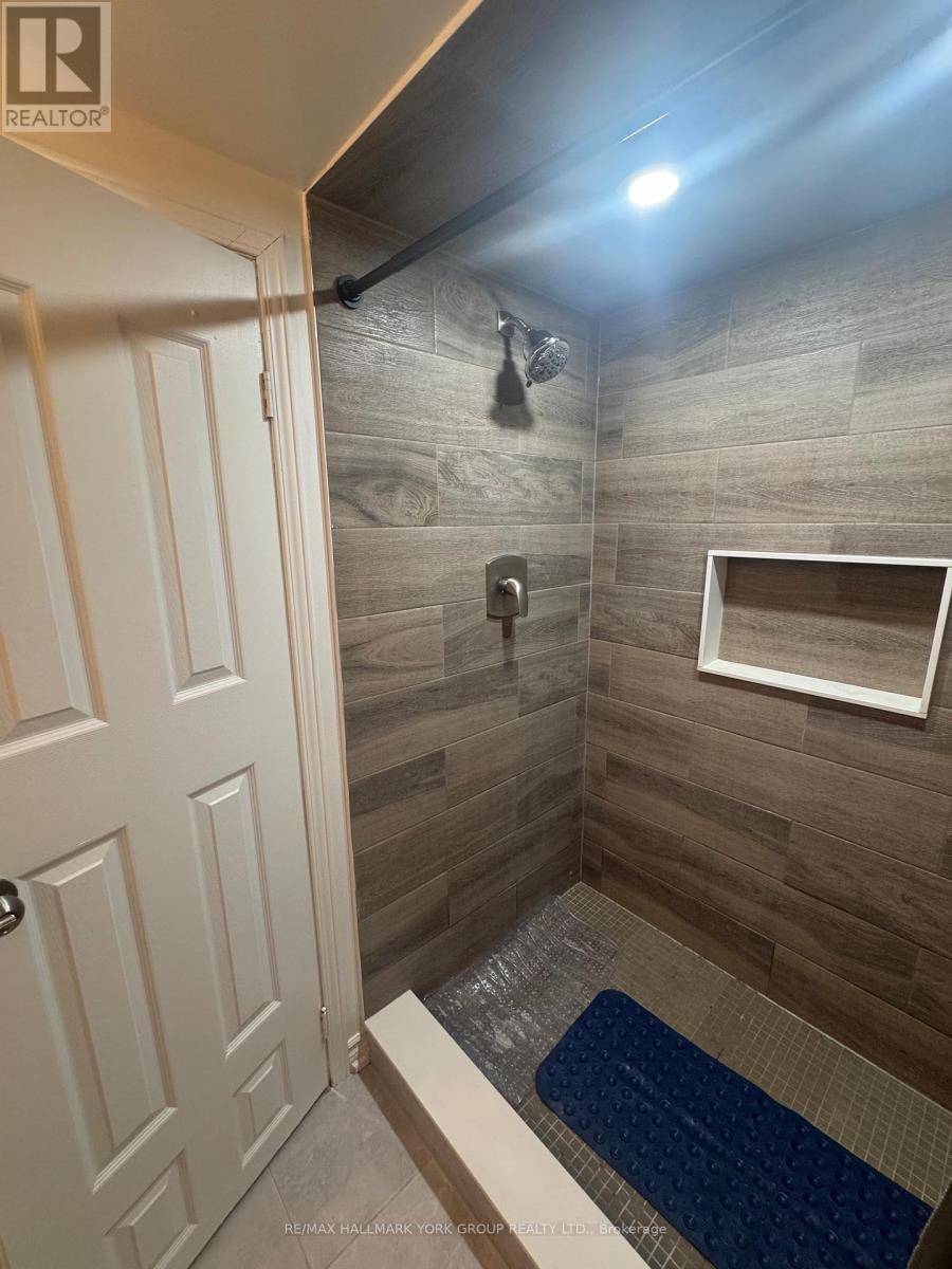 Lower Unit - 856 Krosno Boulevard, Pickering, Ontario  L1W 1H3 - Photo 8 - E12687334