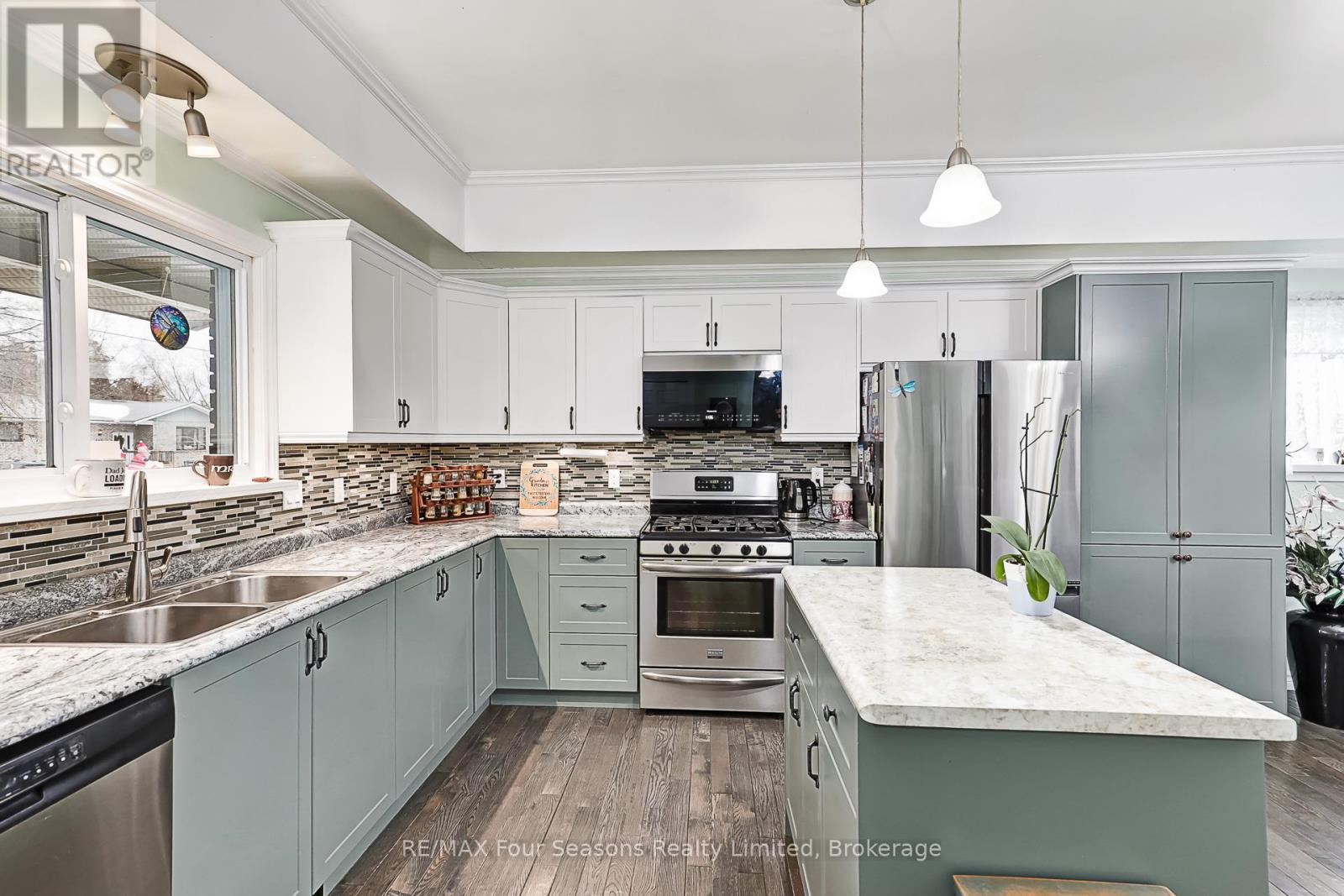 225 Christopher Street, Clearview (Stayner), Ontario  L0M 1S0 - Photo 13 - S12687284