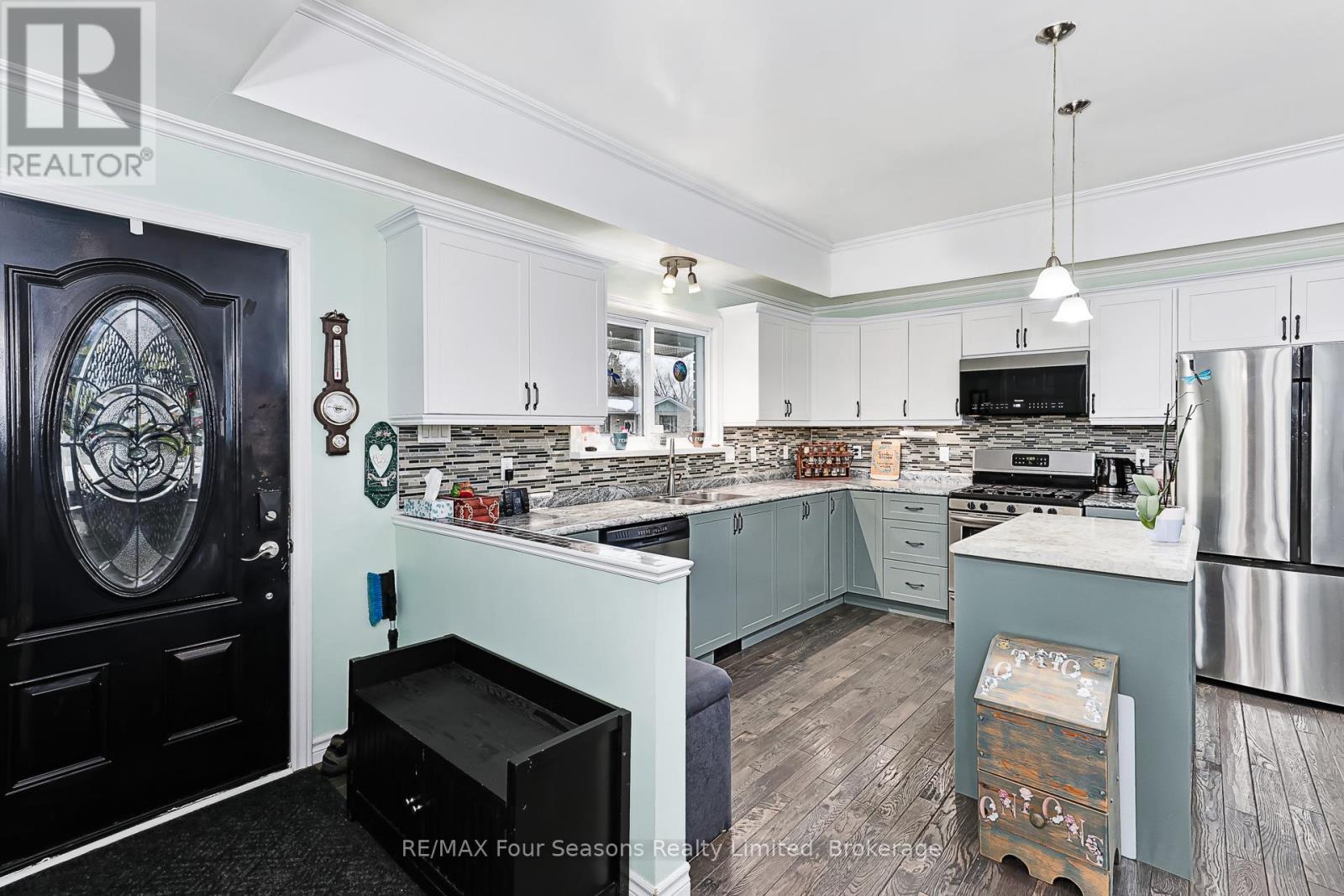 225 Christopher Street, Clearview (Stayner), Ontario  L0M 1S0 - Photo 12 - S12687284