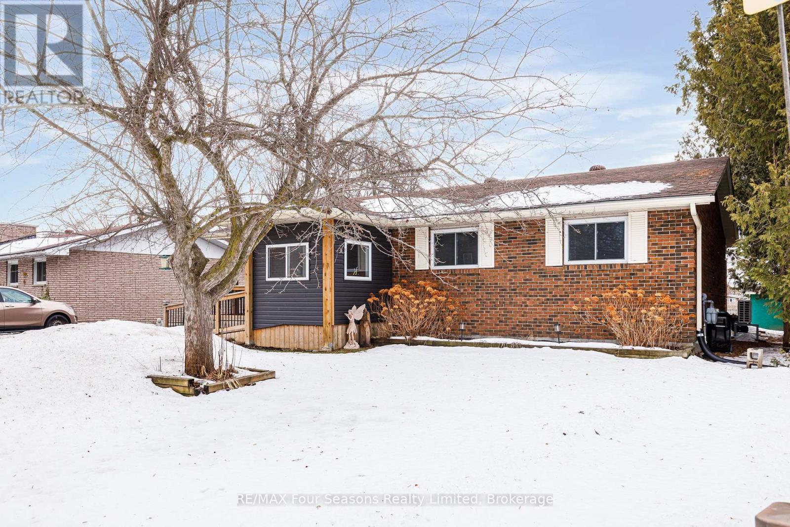 225 Christopher Street, Clearview (Stayner), Ontario  L0M 1S0 - Photo 3 - S12687284