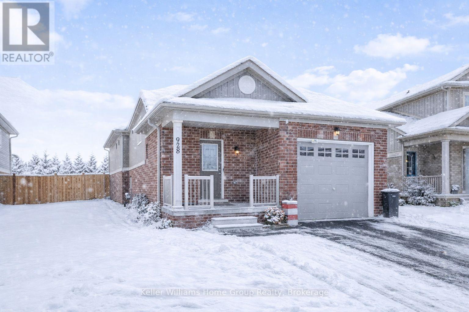 928 Hannah Avenue S, North Perth (Listowel), Ontario  N4W 0H7 - Photo 5 - X12687218