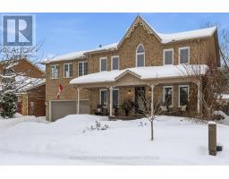 4 GALLOWAY CRESCENT, Uxbridge, Ontario