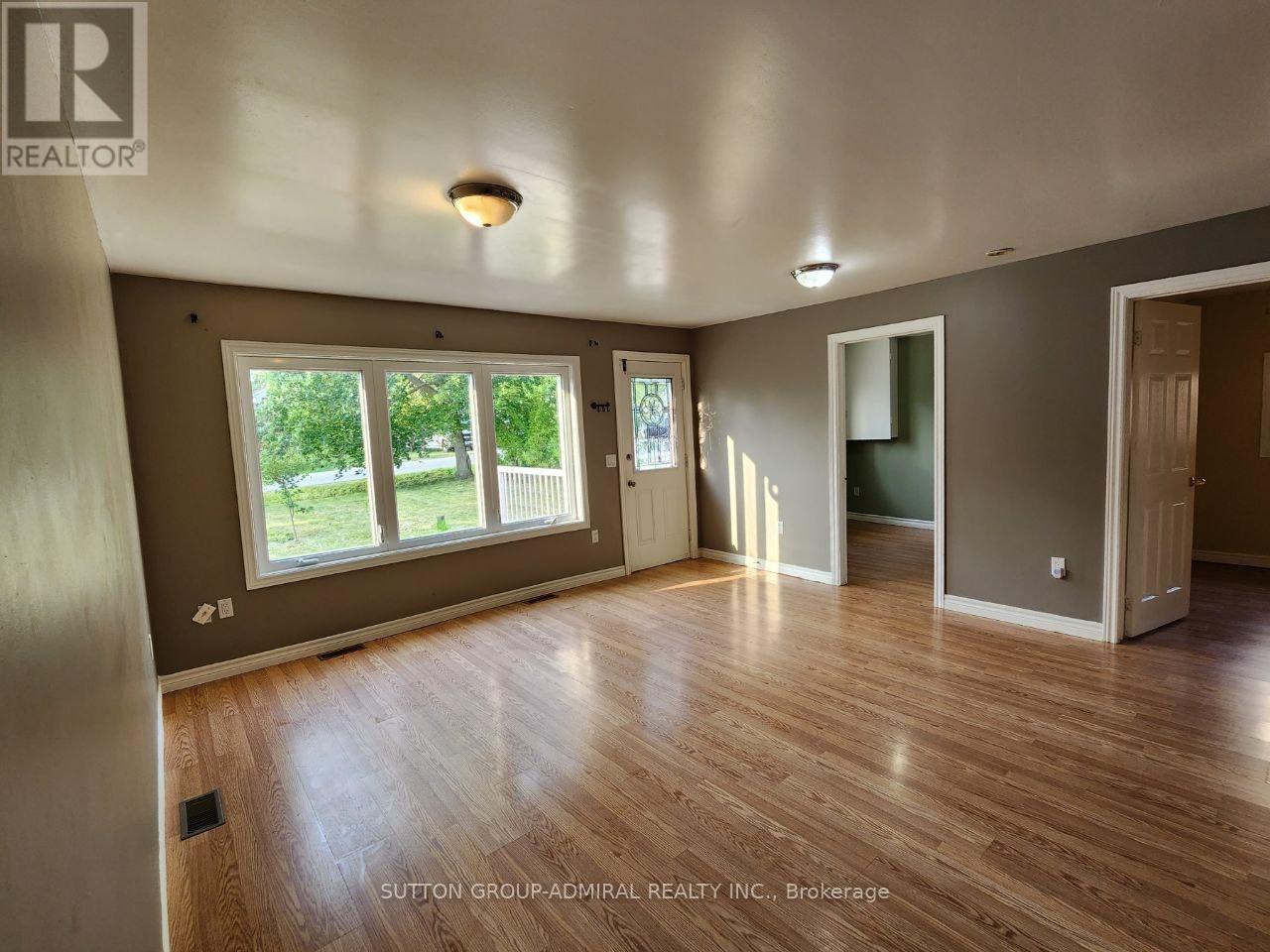 141 Silas Boulevard, Georgina, Ontario  L4P 2K2 - Photo 3 - N12687076