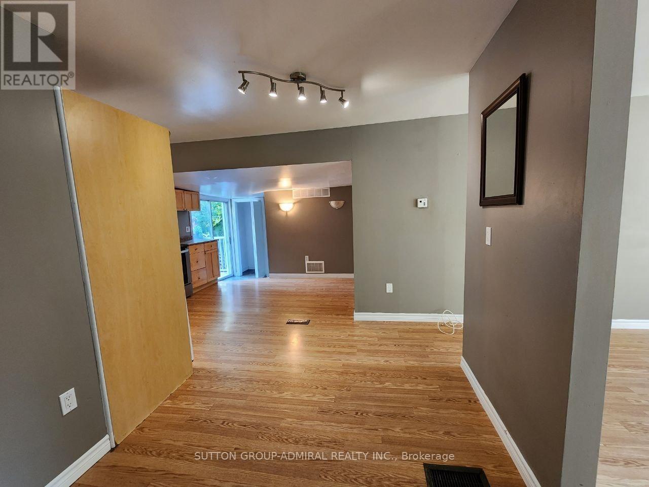 141 Silas Boulevard, Georgina, Ontario  L4P 2K2 - Photo 4 - N12687076