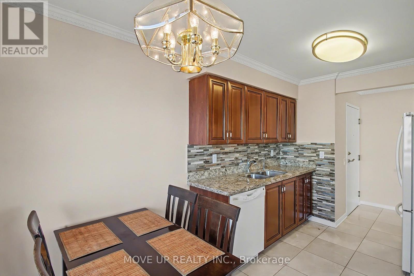 810 - 91 Townsgate Drive, Vaughan, Ontario  L4J 8E8 - Photo 10 - N12687150