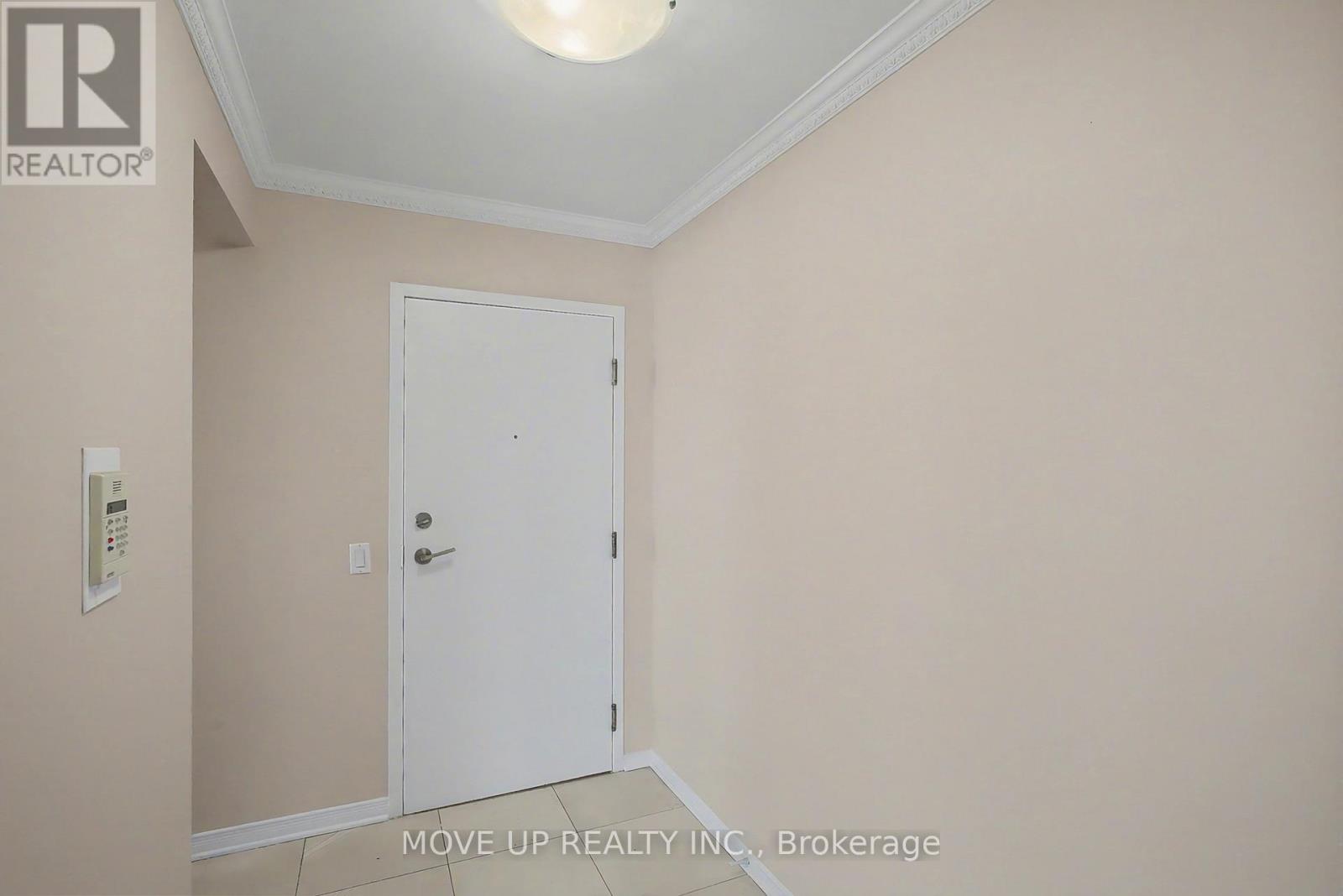 810 - 91 Townsgate Drive, Vaughan, Ontario  L4J 8E8 - Photo 3 - N12687150