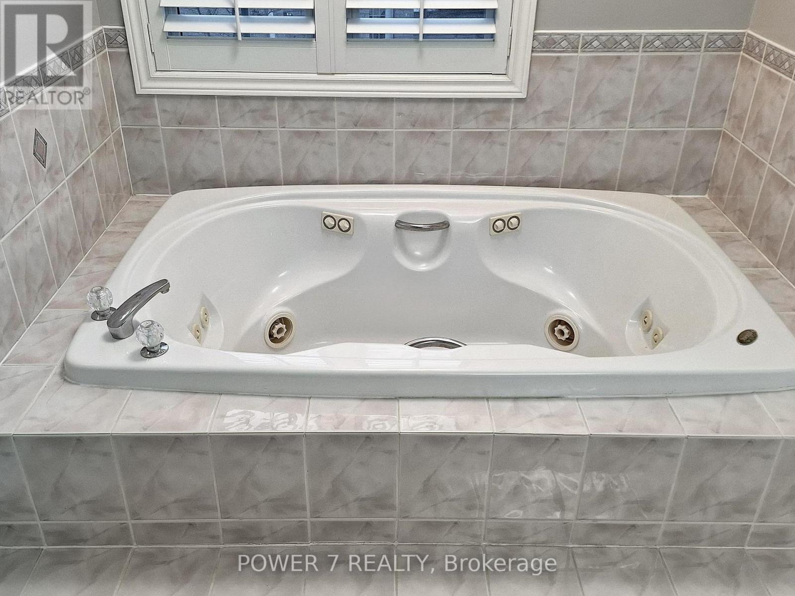 32 Goldring Crescent, Markham, Ontario  L6C 1Y6 - Photo 25 - N12687188