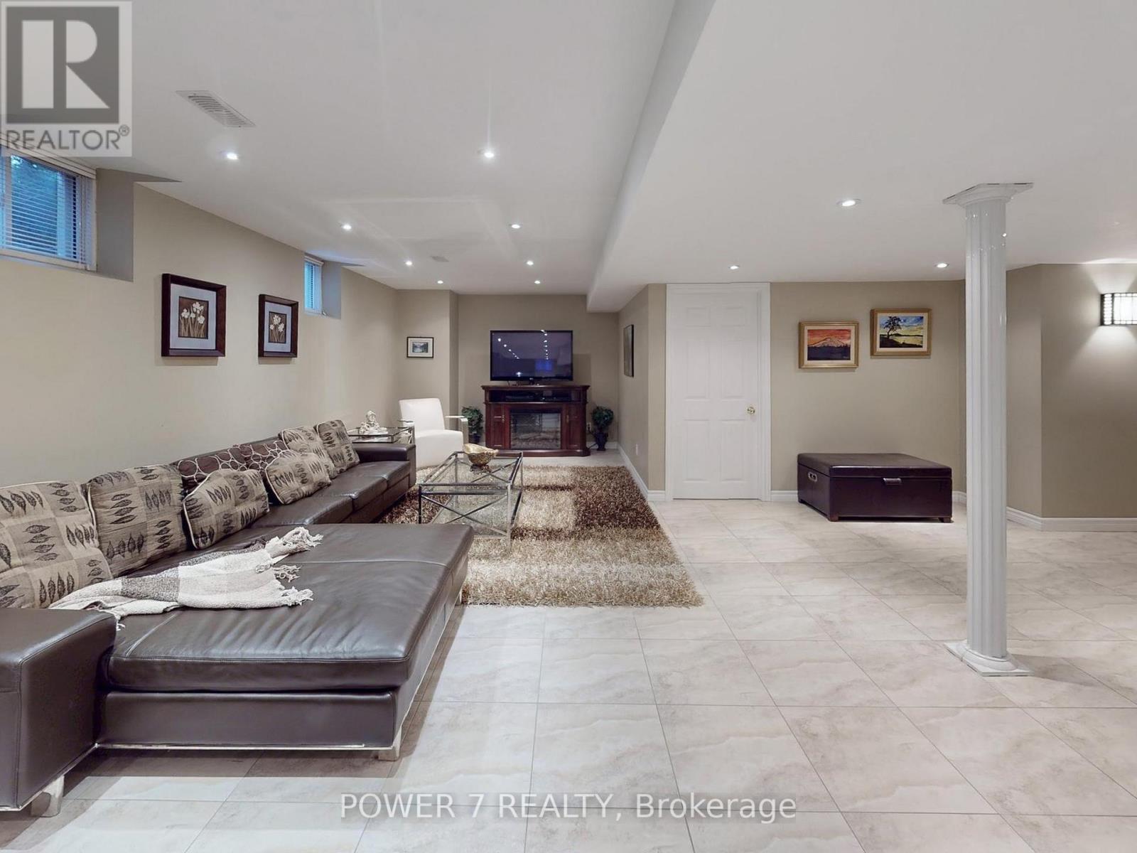 32 Goldring Crescent, Markham, Ontario  L6C 1Y6 - Photo 38 - N12687188