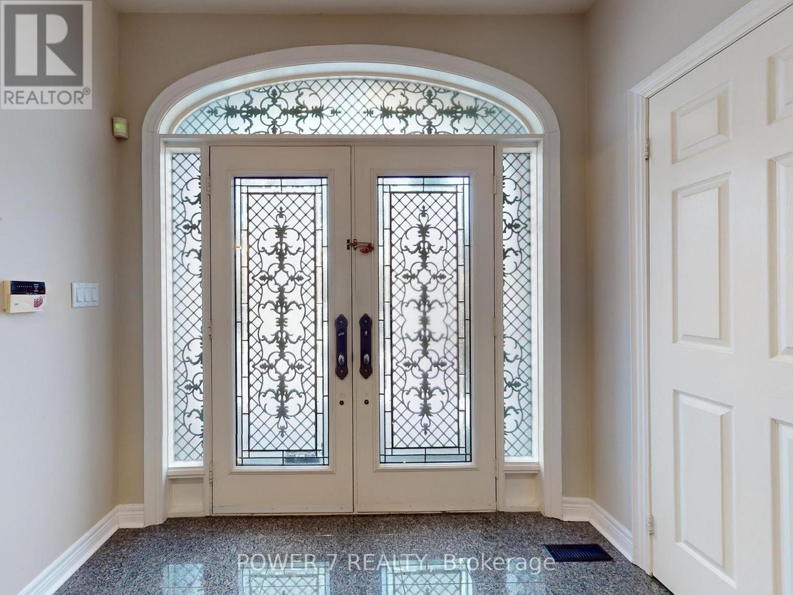 32 Goldring Crescent, Markham, Ontario  L6C 1Y6 - Photo 4 - N12687188