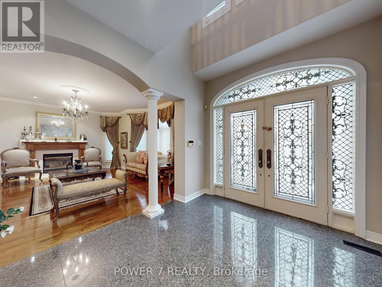 32 Goldring Crescent, Markham, Ontario  L6C 1Y6 - Photo 5 - N12687188