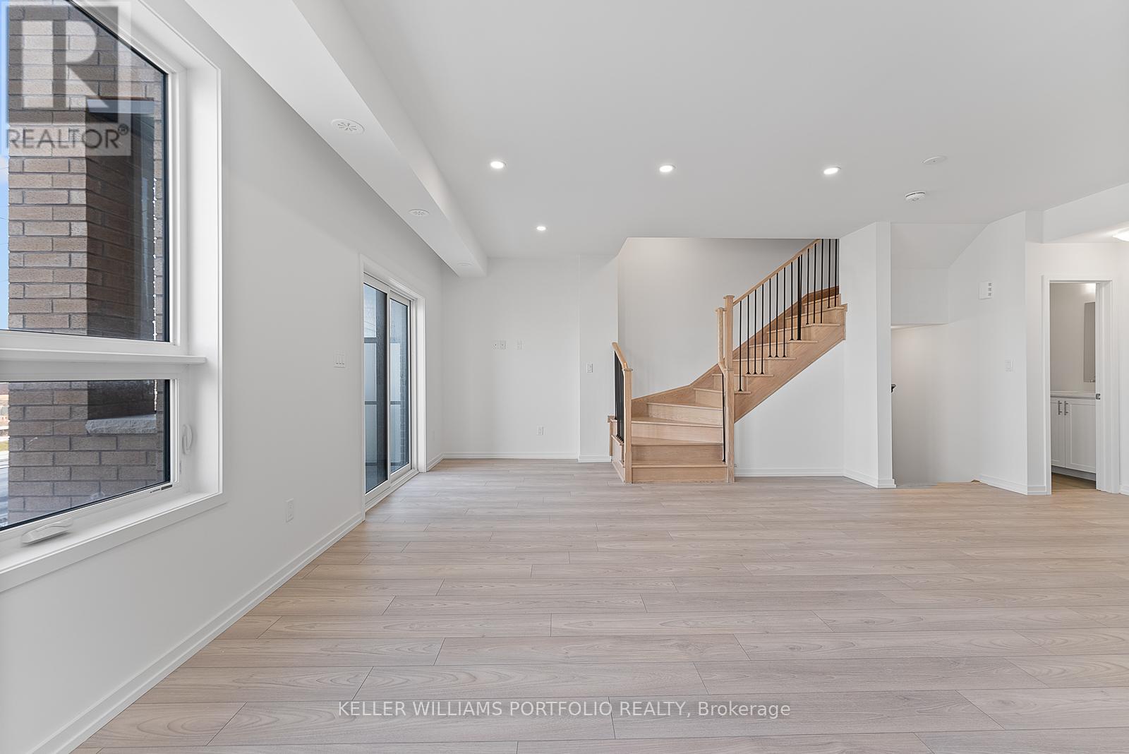 3 - 16 Lytham Green Circle, Newmarket, Ontario  L3Y 0H3 - Photo 10 - N12687192