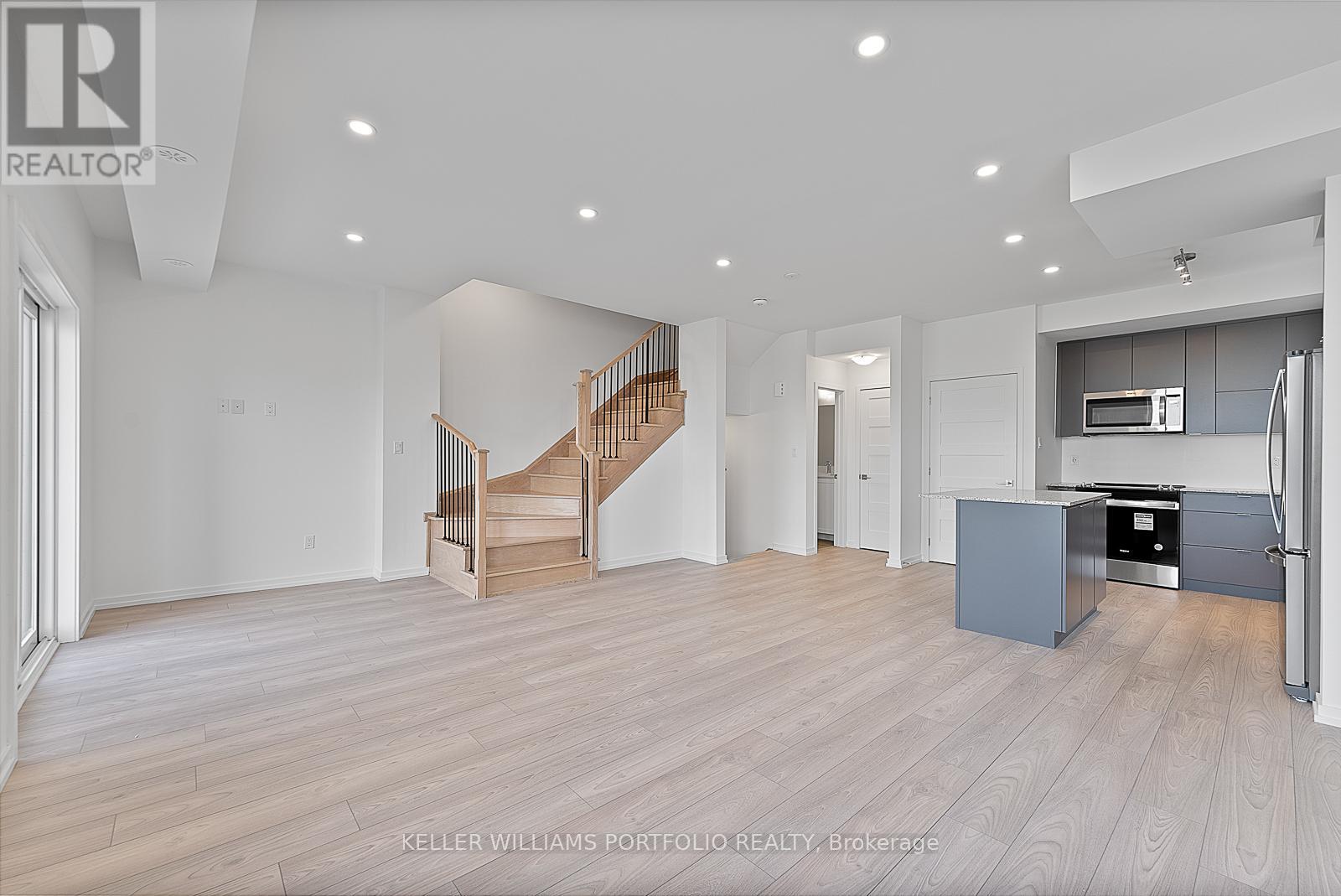 3 - 16 Lytham Green Circle, Newmarket, Ontario  L3Y 0H3 - Photo 11 - N12687192