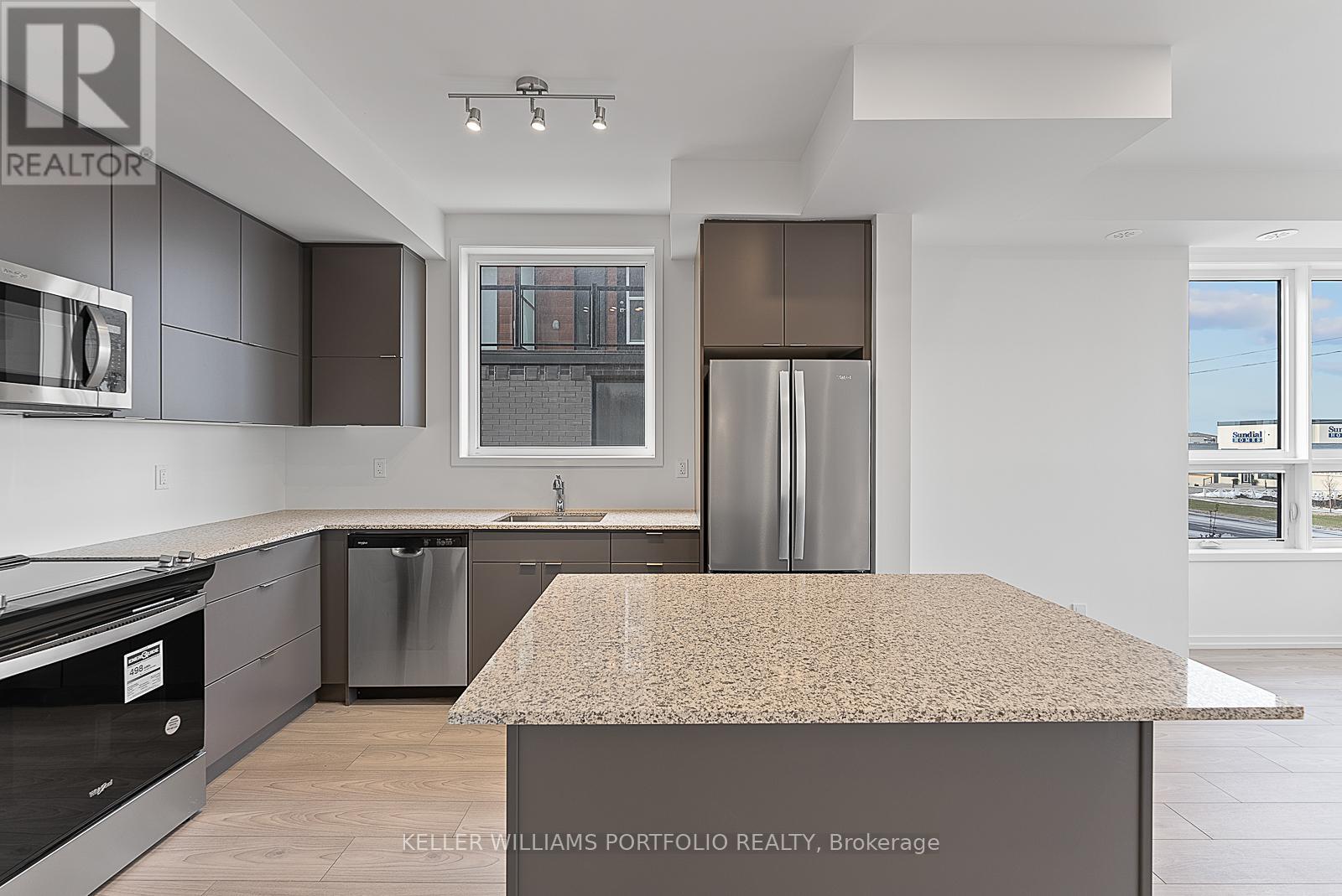 3 - 16 Lytham Green Circle, Newmarket, Ontario  L3Y 0H3 - Photo 15 - N12687192