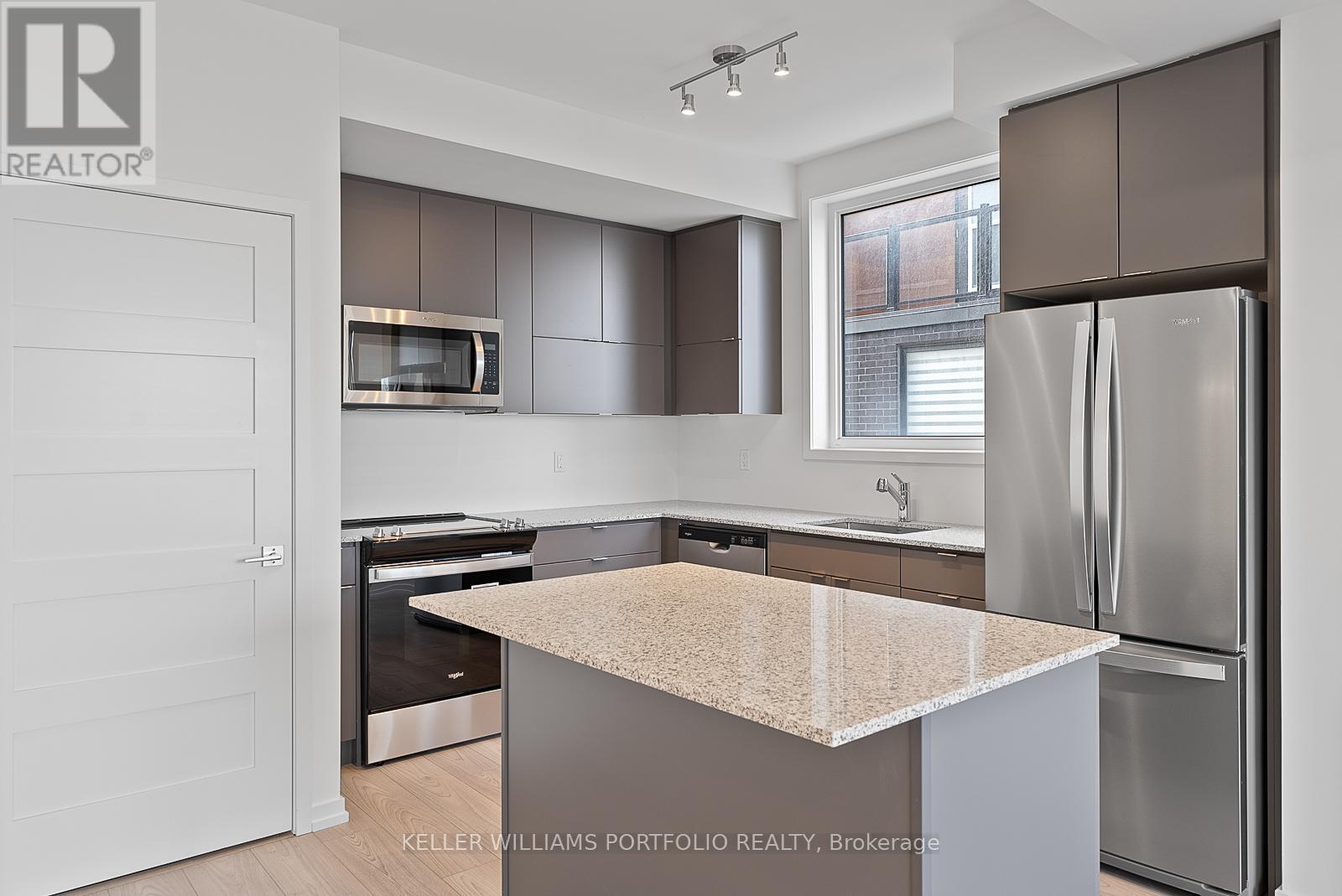 3 - 16 Lytham Green Circle, Newmarket, Ontario  L3Y 0H3 - Photo 16 - N12687192